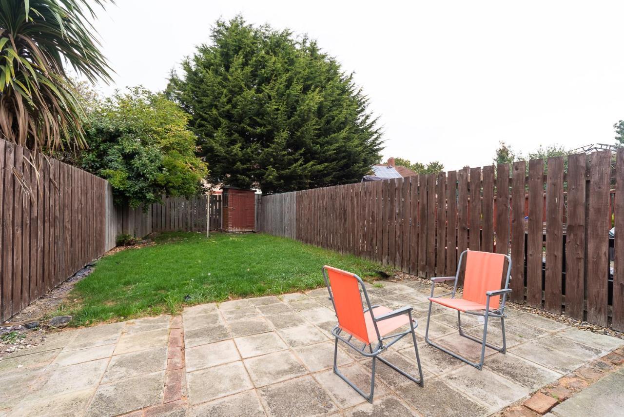 J'S Home Away From Home Fresh 2 Bedroom Garden Parking Kingston upon Hull ภายนอก รูปภาพ